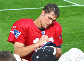 Hi, I'm not Tom Brady. Sorry to disappoint you, person asking for autograph.