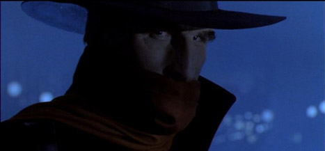 Judging from Van Helsing and this, heroes should never wear facial scarves.